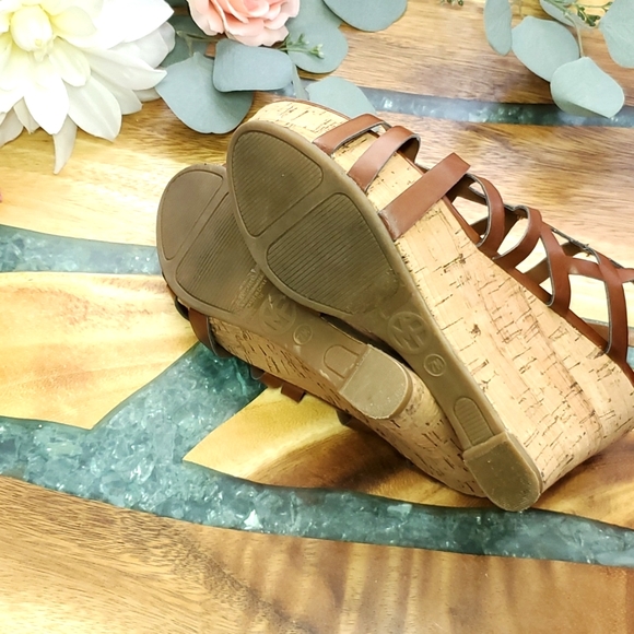 Marc Fisher Cork Heel Wedges | Size 7M - Picture 4 of 6